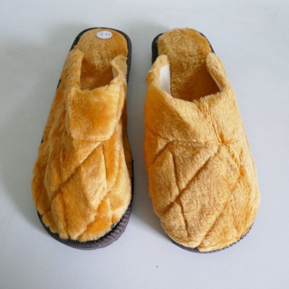 NWOT tawny/ brown faux fur house slippers unisex size M/L